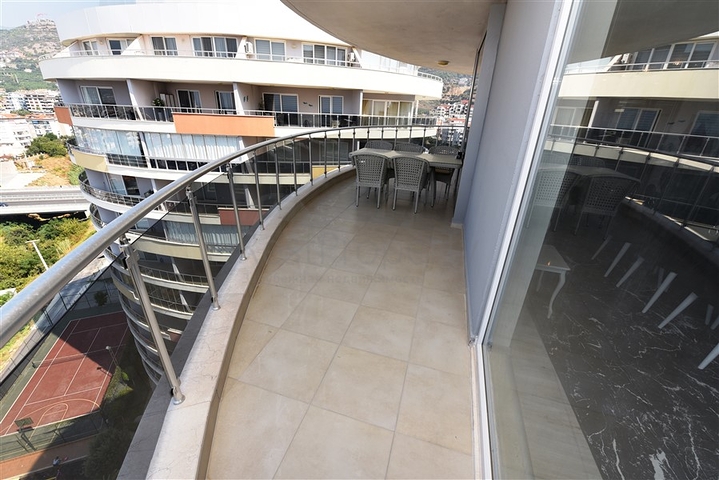 Большой пентхаус с семью спальными комнатами в Джикджилли