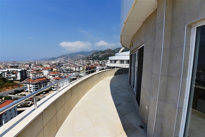 Большой пентхаус с семью спальными комнатами в Джикджилли