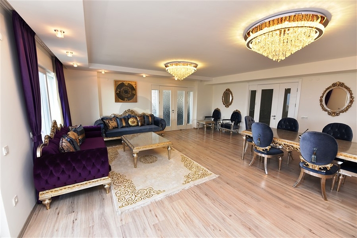 Большой пентхаус с семью спальными комнатами в Джикджилли