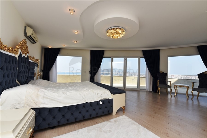 Большой пентхаус с семью спальными комнатами в Джикджилли