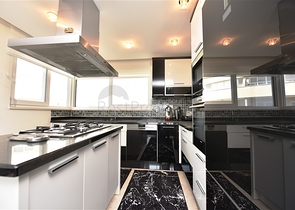 Большой пентхаус с семью спальными комнатами в Джикджилли