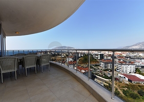 Большой пентхаус с семью спальными комнатами в Джикджилли