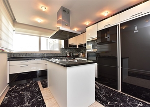 Большой пентхаус с семью спальными комнатами в Джикджилли