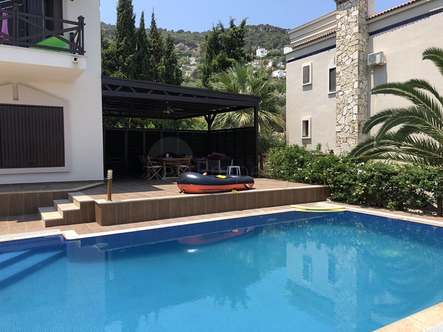 Изумительная вилла в нескольких минутах ходьбы от моря