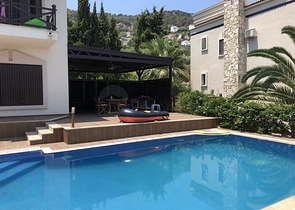 Изумительная вилла в нескольких минутах ходьбы от моря