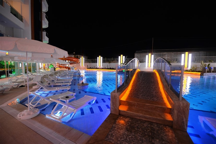 Двухкомнатная квартира с мебелью в комплексе класса люкс