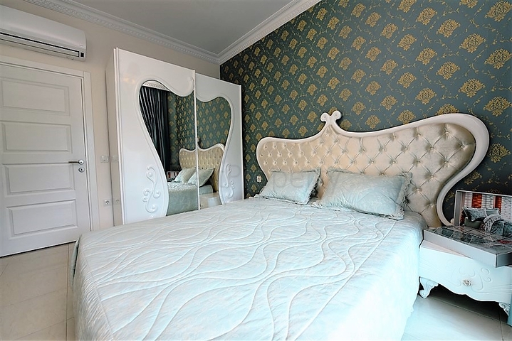 Двухкомнатная квартира с мебелью в комплексе класса люкс