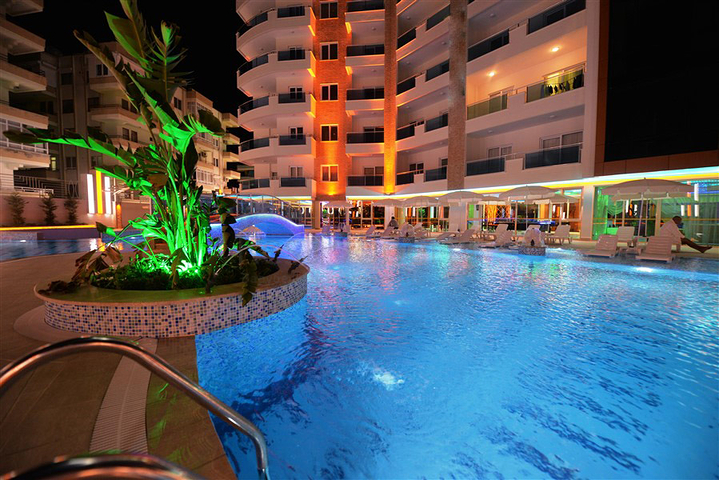 Двухкомнатная квартира с мебелью в комплексе класса люкс