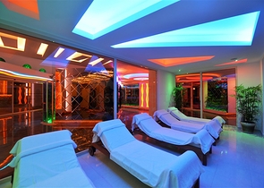 Двухкомнатная квартира с мебелью в комплексе класса люкс