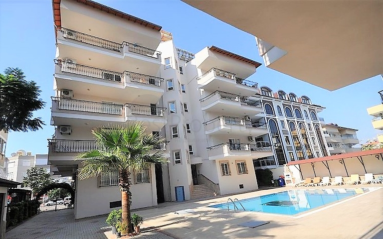 Трехкомнатная квартира с мебелью в районе Оба