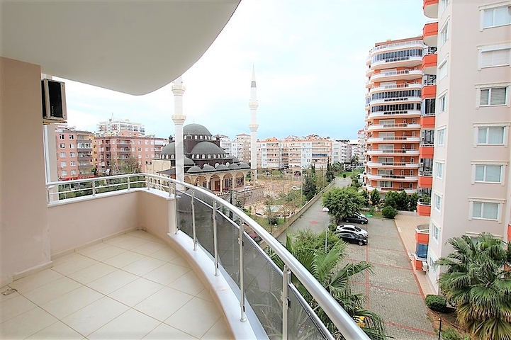 Трехкомнатная квартира по выгодной цене в Махмутларе