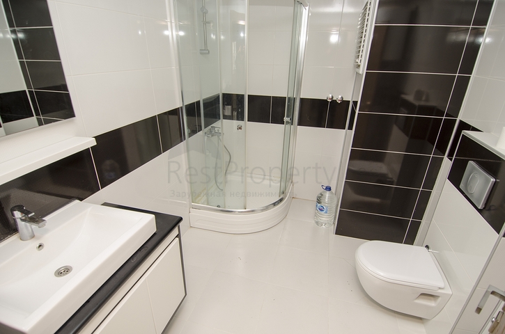 Трехкомнатная квартира рядом с парком в микрорайоне Хурма 