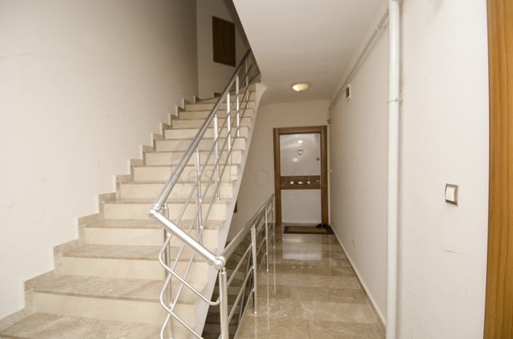 Трехкомнатная квартира рядом с парком в микрорайоне Хурма 