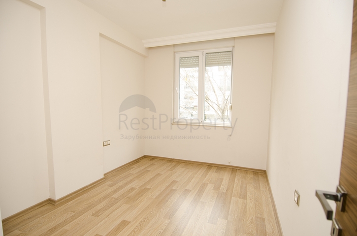 Трехкомнатная квартира рядом с парком в микрорайоне Хурма 