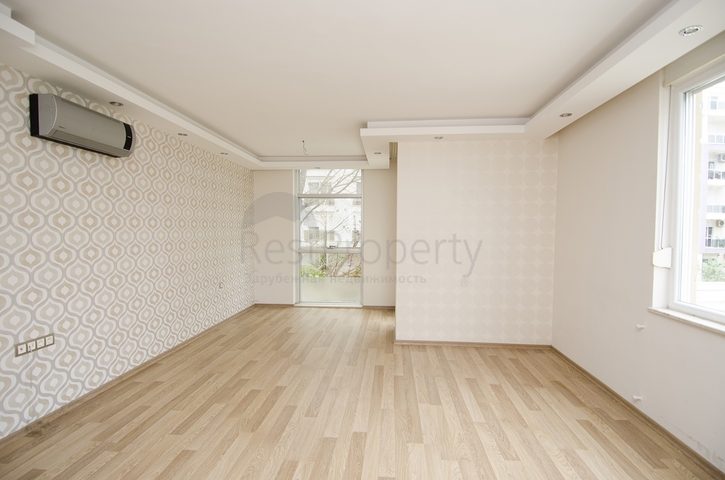 Трехкомнатная квартира рядом с парком в микрорайоне Хурма 