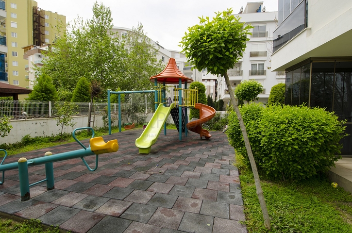 Трехкомнатная квартира рядом с парком в микрорайоне Хурма 