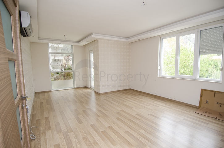 Трехкомнатная квартира рядом с парком в микрорайоне Хурма 