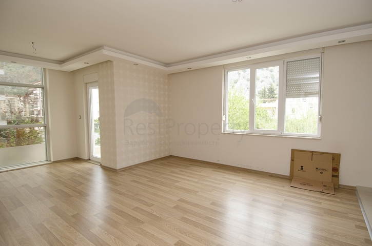 Трехкомнатная квартира рядом с парком в микрорайоне Хурма 