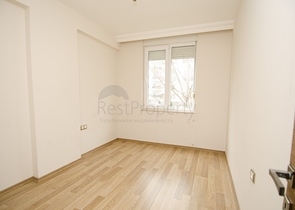 Трехкомнатная квартира рядом с парком в микрорайоне Хурма 