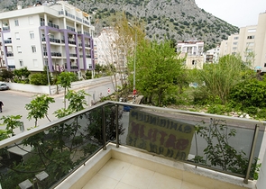 Трехкомнатная квартира рядом с парком в микрорайоне Хурма 