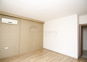 Трехкомнатная квартира рядом с парком в микрорайоне Хурма 