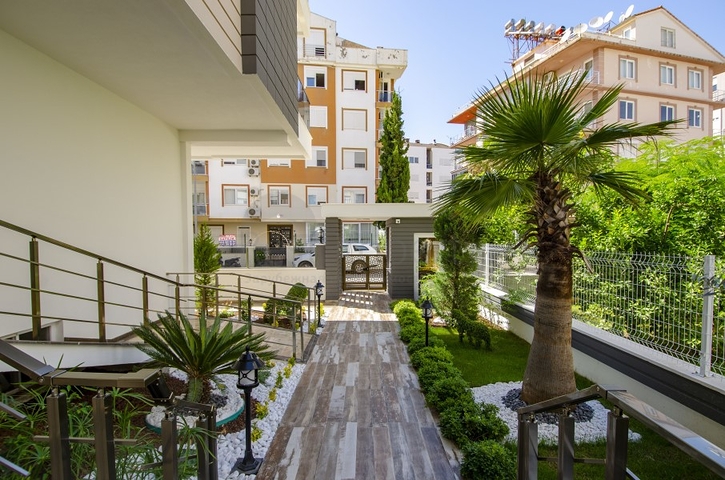 Квартира 2+1 с видом на бассейн в новом комплексе в Лимане