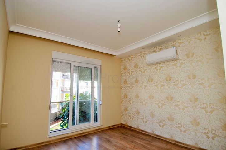 Квартира 2+1 с видом на бассейн в новом комплексе в Лимане