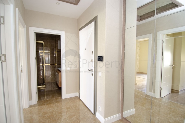 Квартира 2+1 с видом на бассейн в новом комплексе в Лимане