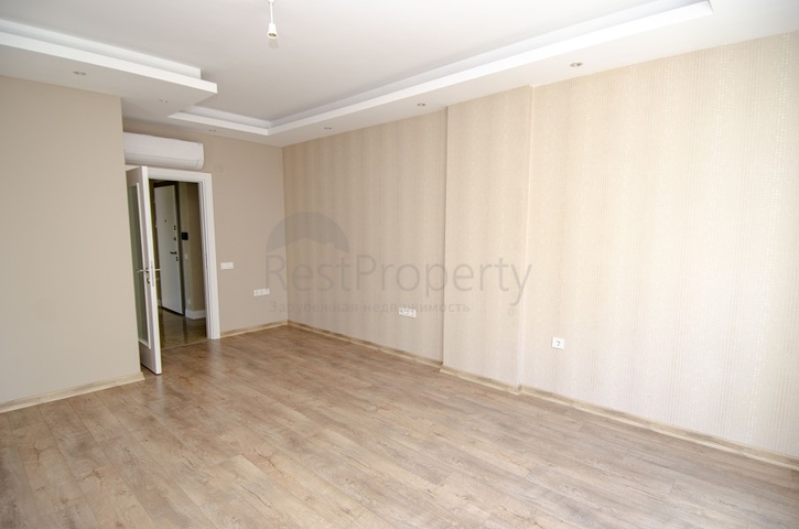 Квартира 2+1 с видом на бассейн в новом комплексе в Лимане