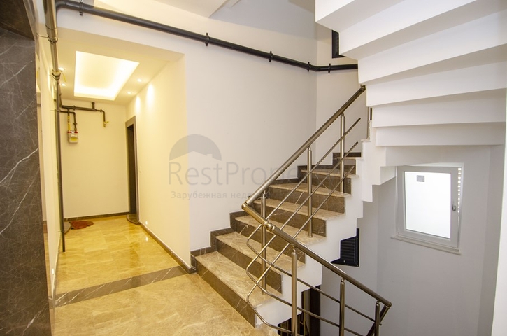 Квартира 2+1 с видом на бассейн в новом комплексе в Лимане