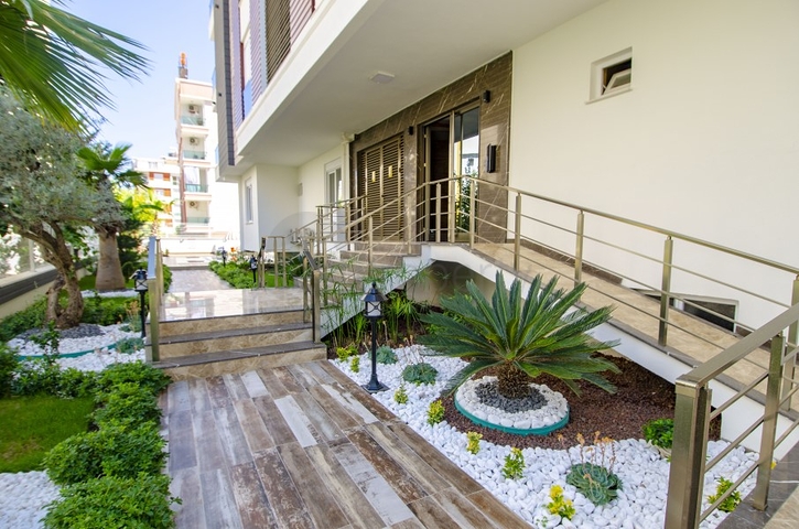 Квартира 2+1 с видом на бассейн в новом комплексе в Лимане