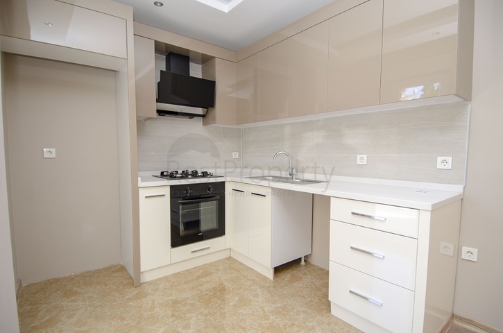 Квартира 2+1 с видом на бассейн в новом комплексе в Лимане