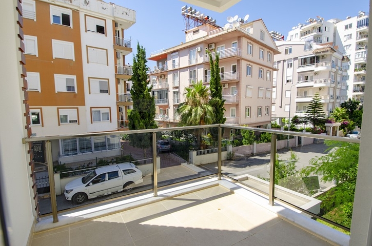 Квартира 2+1 с видом на бассейн в новом комплексе в Лимане