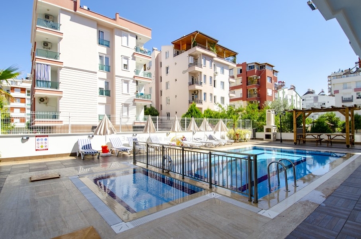 Квартира 2+1 с видом на бассейн в новом комплексе в Лимане