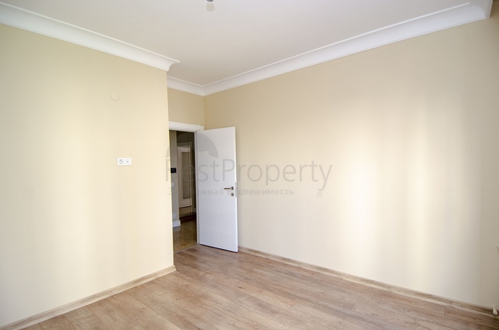 Квартира 2+1 с видом на бассейн в новом комплексе в Лимане