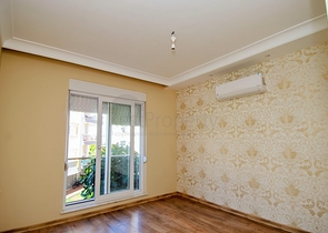 Квартира 2+1 с видом на бассейн в новом комплексе в Лимане