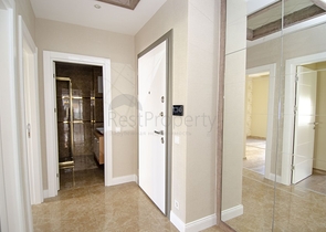 Квартира 2+1 с видом на бассейн в новом комплексе в Лимане