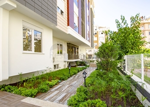 Квартира 2+1 с видом на бассейн в новом комплексе в Лимане