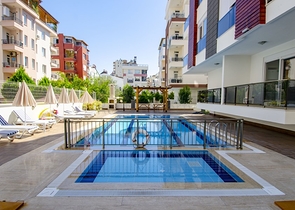 Квартира 2+1 с видом на бассейн в новом комплексе в Лимане