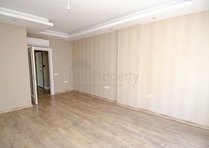 Квартира 2+1 с видом на бассейн в новом комплексе в Лимане