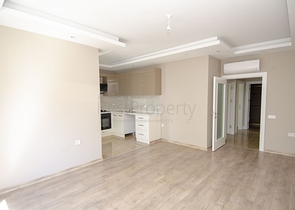 Квартира 2+1 с видом на бассейн в новом комплексе в Лимане