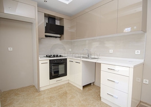 Квартира 2+1 с видом на бассейн в новом комплексе в Лимане