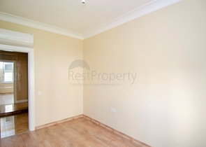 Квартира 2+1 с видом на бассейн в новом комплексе в Лимане