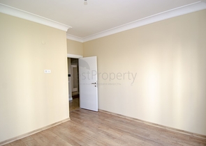 Квартира 2+1 с видом на бассейн в новом комплексе в Лимане