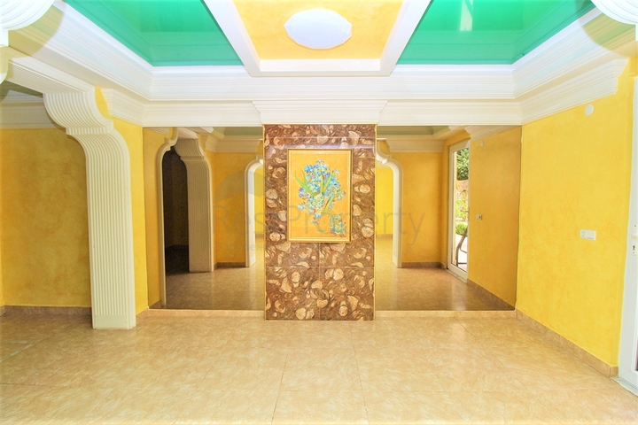 Двухкомнатная квартира с мебелью в центре Махмутлара