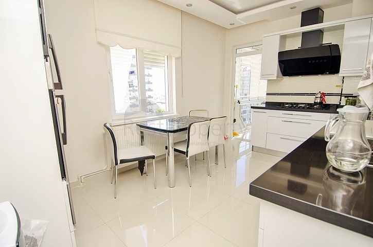 Квартира 3+1 с видом на море в Коньяалты Анталья