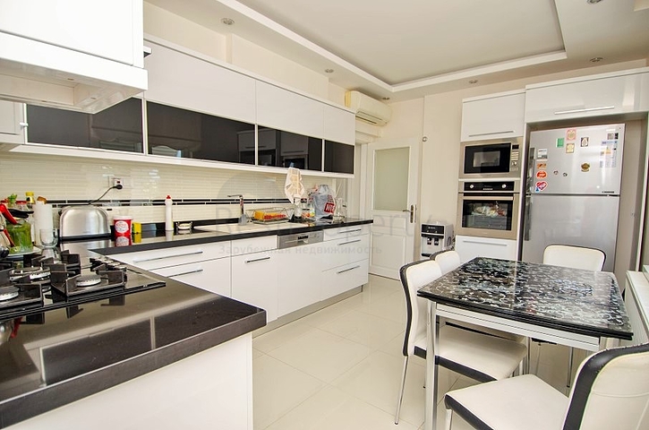 Квартира 3+1 с видом на море в Коньяалты Анталья