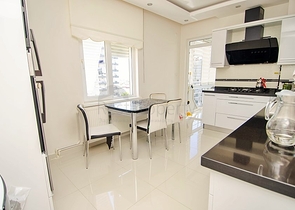 Квартира 3+1 с видом на море в Коньяалты Анталья