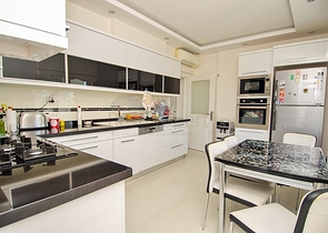 Квартира 3+1 с видом на море в Коньяалты Анталья