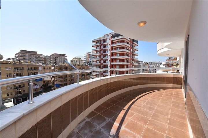 Пентхаус с четырьмя спальнями в районе Махмутлар